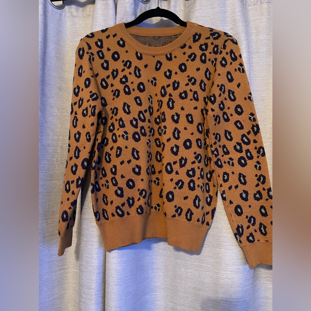 * RAND NEW* Leopard Print Scoop Sweater